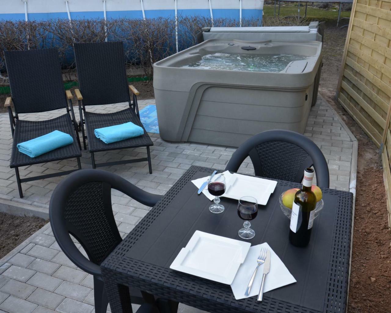 Apartments With Outdoor Spa Jacuzzi And Sauna Wilna Exterior foto